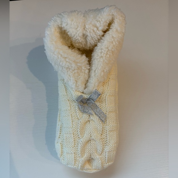 NWT MIXIT women’s ivory knit cozy slip-resistant slipper socks - small/medium - Picture 2 of 7